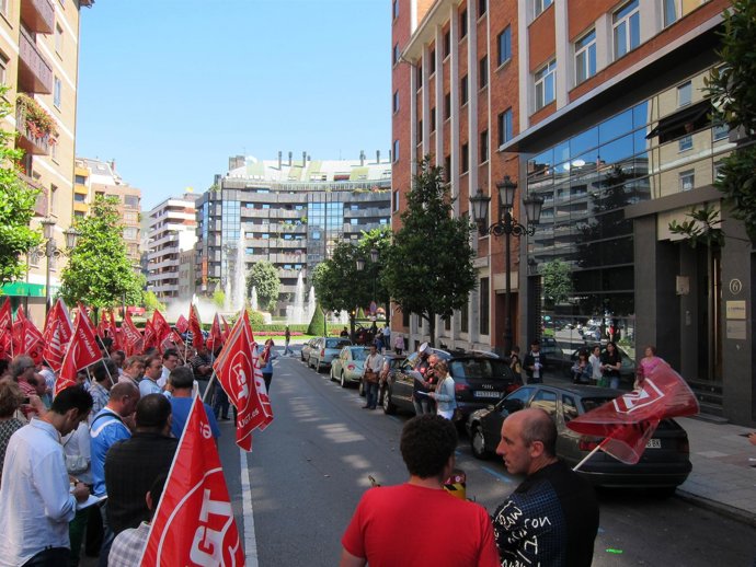 Delegados sidnicales concentrados ante la CAC.
