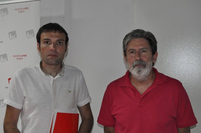 Adolfo Barrena (dcha.) y Pablo Muñoz (izda.), de IU-Aragón.