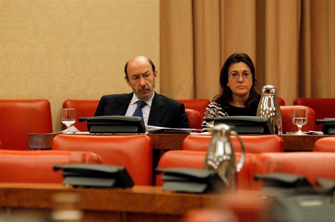 El secretario general del PSOE, Alfredo Pérez Rubalcaba, y Soraya Rodríguez