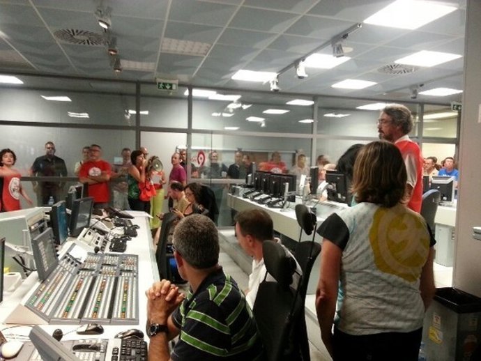 Trabajadores De RTVV Ocupan El Control Para Impedir La Emisión Del Informativo.