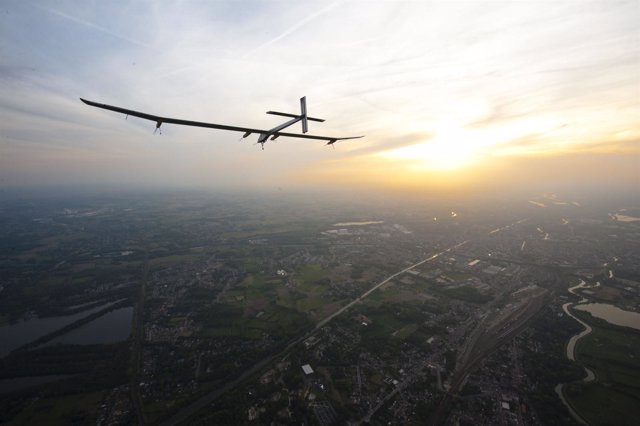 El avión Solar Impulse que vuela con energía solar con la colaboración de Bayer