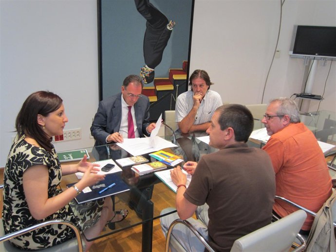 Catalá Con Representantes De La Unión De Cooperativas De Enseñanzas Valencianas