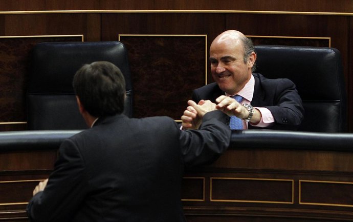 Luis De Guindos Y Valeriano Gómez