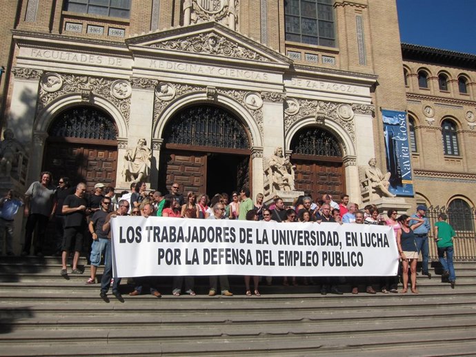 Concentración de trabajadores de la UZ