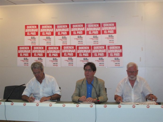 Sindicatos UGT y CCOO valorando los recortes