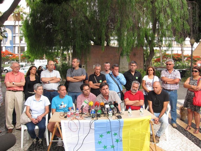 Representantes de los sindicatos canarios durante la rueda de prensa