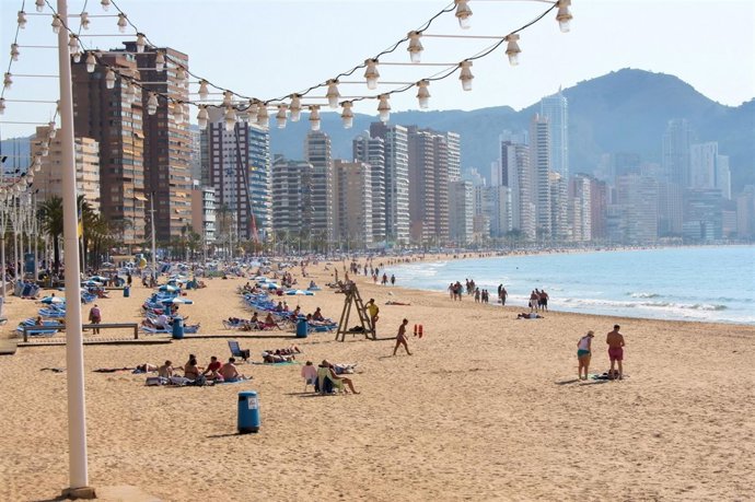 Imagen De Una Playa De Benidorm 