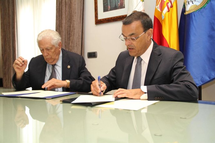 El presidente de la Diputación de Huelva  y José María Segovia.