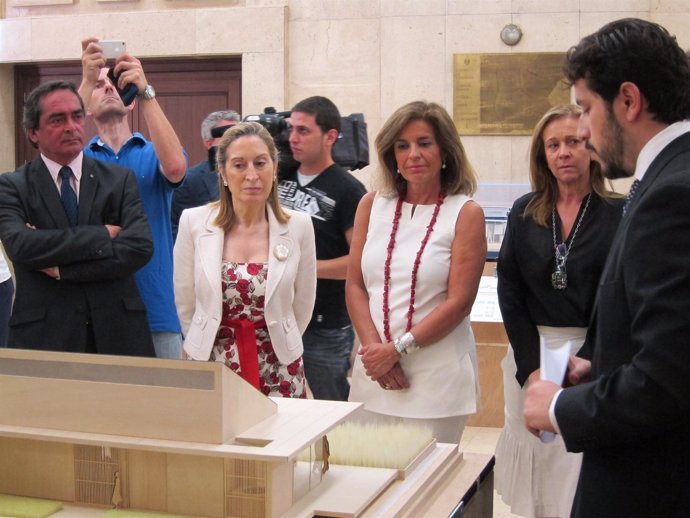 Ministra de Fomento, Ana Pastor, y alcaldesa de Madrid, Ana Botella