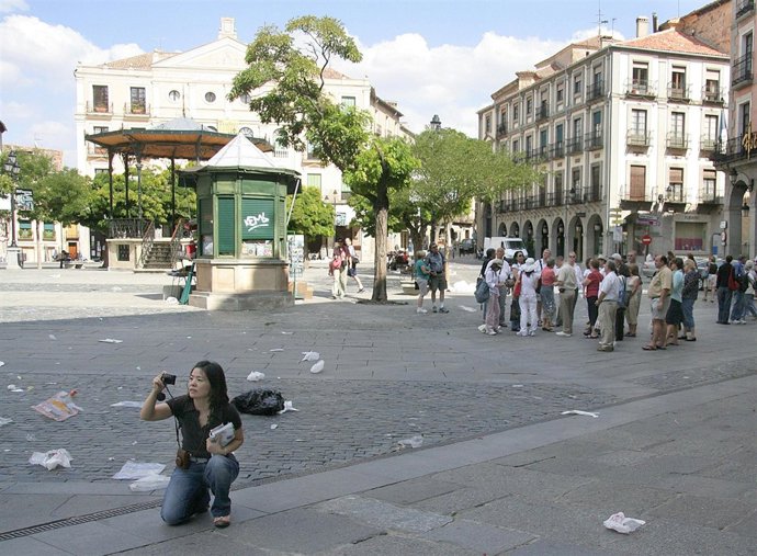 Turistas por las calles de Segovia