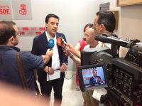 Jiménez llama a los andaluces a acudir a la manifestación de este jueves porque están "en peligro" los derechos sociales