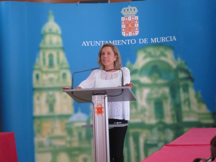 La edil de Medio Ambiente, Adela Martínez-Cachá tras la JGL