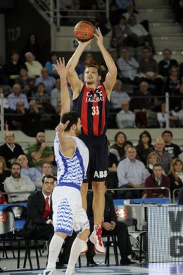 Mirza Teletovic Liderá Al Caja Laboral Ante El Lucentum