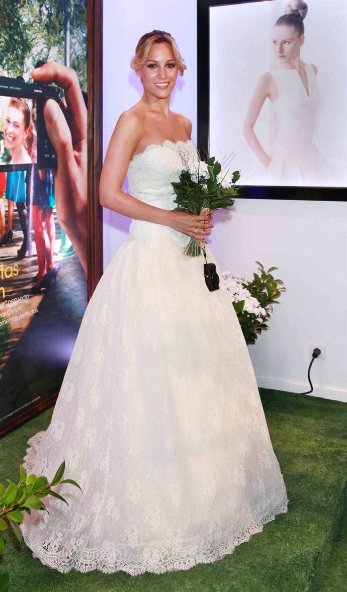 La cantante Edurne vestida de novia