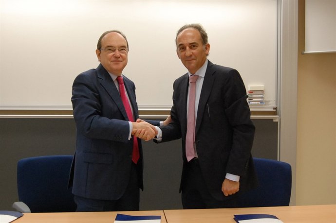 José Carlos Pla Y Gabriel Pérez Durante La Firma Del Convenio