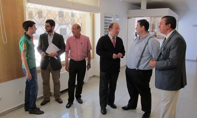 Asistentes a la reunión del Partido Socialista con AESCO en Confaes