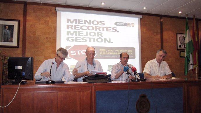 Dirigentes del Sindicato Médico de Sevilla durante la rueda de prensa
