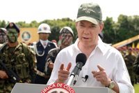 Colombia.- Santos prohíbe la presencia de indígenas en las bases militares pero no descarta iniciar un diálogo