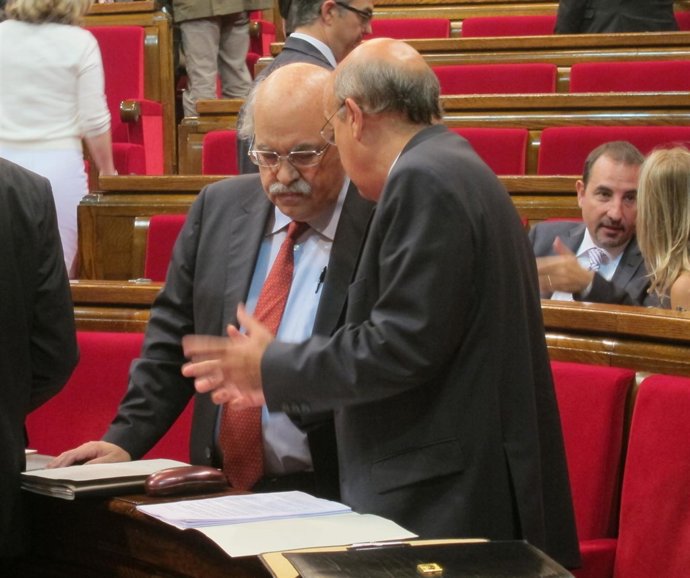 A.Mas-Colell Y B.Ruiz, En El Parlament