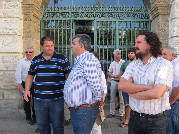 Cargos públicos de IU finalizan su encierro en la Diputación de Cádiz