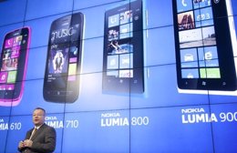 Stephen Elop durante la presentación de la gama Lumia en el MWC 2011