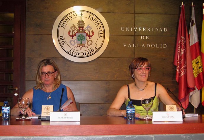 Julia Bachiller (izq) y Rocío Anguita (drcha) presentan datos de preinscripción