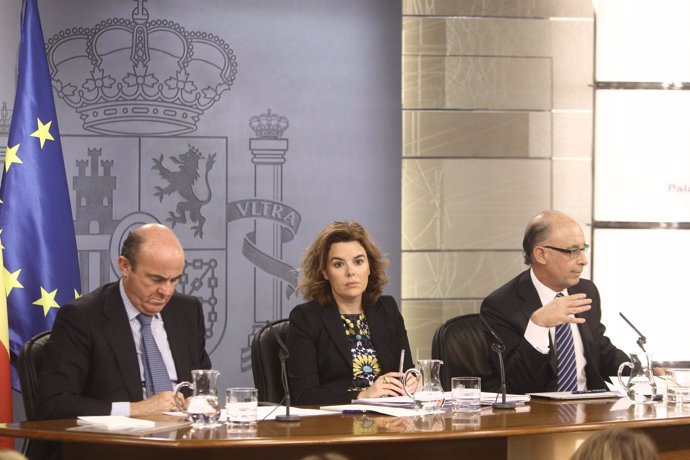 Guindos, Santamaría y Montoro tras el Consejo de Ministros