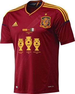 Camiseta de la selección española con las tres Eurocopas