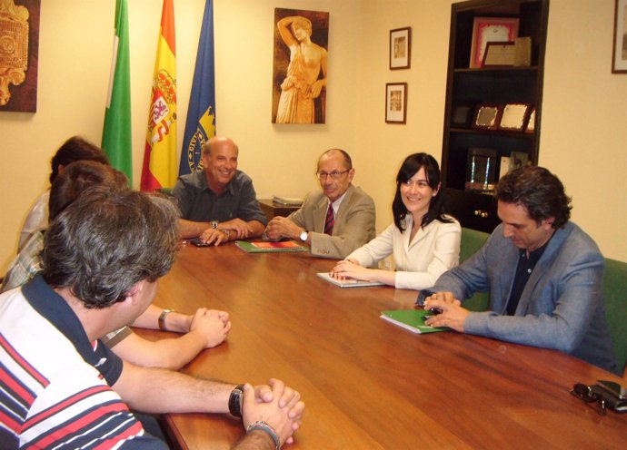 Reunión Entre La Junta Y El Alcalde De Écija Y Los Grupos Políticos Municipales