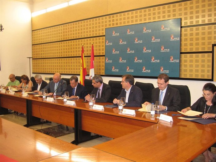 Mateos firma los acuerdos con la Educación Concertada