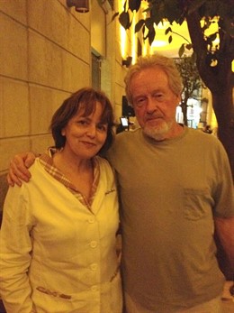 Ridley Scott en Alicante, junto a la restauradora María José San Román