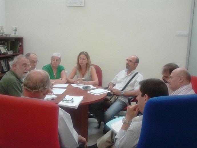 IU y los miembros del CESS.  