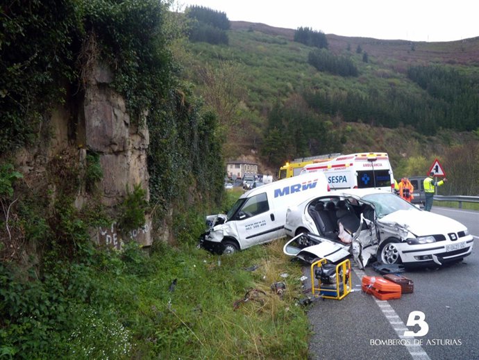Accidente De Tráfico En Cangas Del Narcea