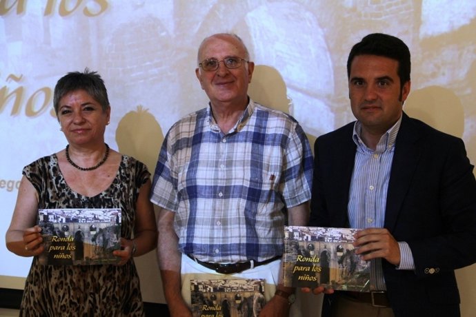 Florido, Gallego y Criado en la presentación de 'Ronda para los niños'