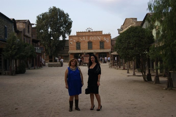 La diputada provincial de Cultura en un 'poblado del oeste' de Almería