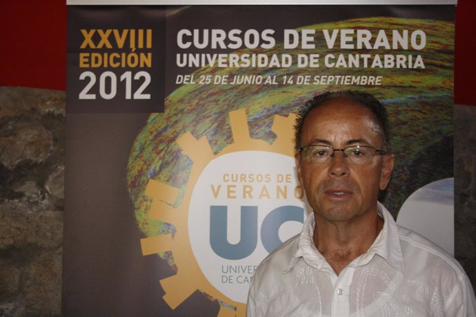Presidente de la Asociación de Geógrafos Españoles,  Javier Martín Vide