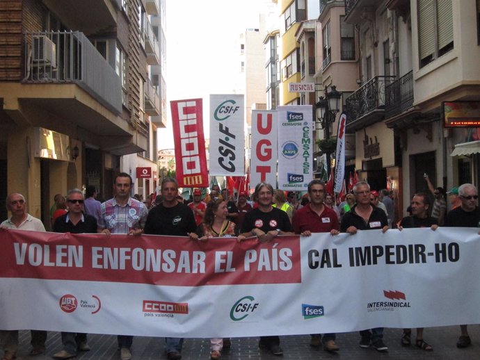 Manifestantes Recorren Las Calles De Castellón