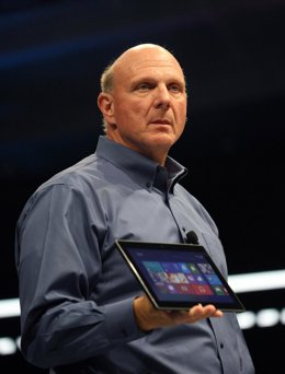 Steve Ballmer con Tablet Surface