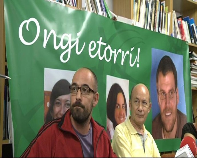 Representantes De La ONG Mundubat, En Rueda De Prensa En Bilbao