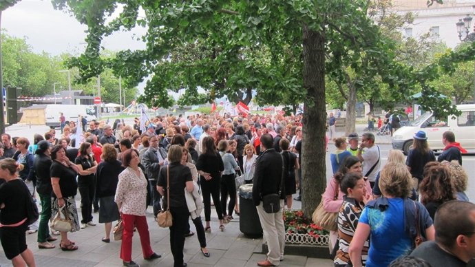 Concentración de empleados públicos en la Delegación de Gobierno