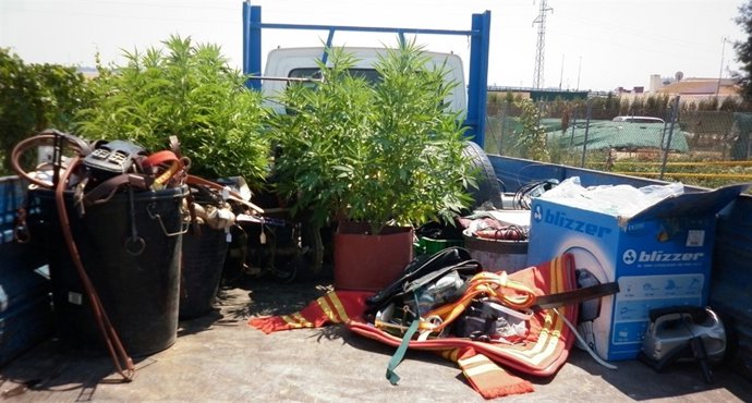 Diverso material intervenido en una operación en San Juan del Puerto. 