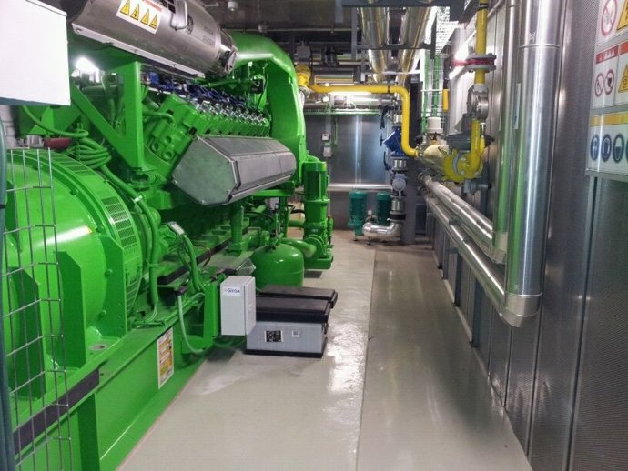 Sala del motor de la nueva planta cogeneradora del edificio A del CHN.