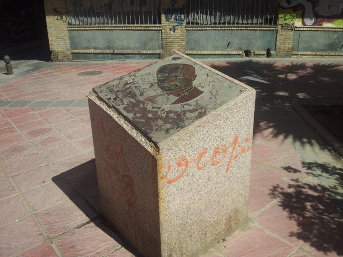 Pedestal dedicado al presidente de la II República en el exilio, Emilio Herrera