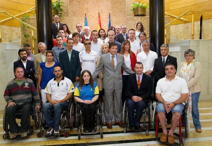 Javier Fernández recibe a los deportistas olímpicos asturianos