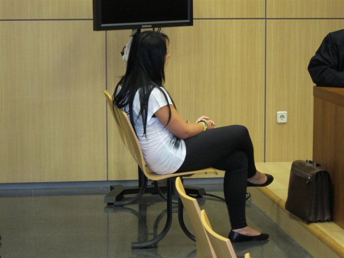 La Joven Acusada, Durante El Juicio