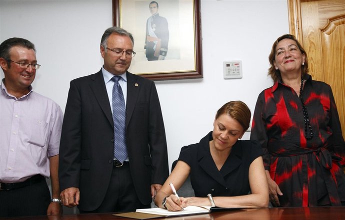 Cospedal en pétrola, FIRMA BUENA