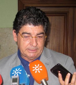 Valderas Atiende A Los Periodistas