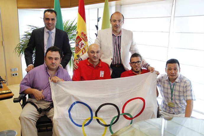 NP Y Fotos Recepción Del Presidente A Deportistas Olímpicos Granadinos