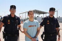 ETA.- Trasladan desde Londres a Eneko Gogeaskoechea, acusado de matar a un ertzaina durante una visita del Rey a Bilbao