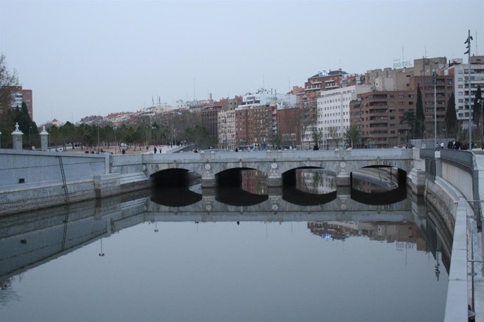 Río Manzanares, puente de Toledo, Madrid Río